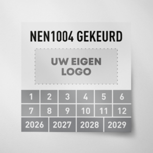 NEN1004- Keuringssticker- Logo- Vierkant- 2026- Grijs
