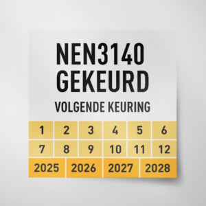Vierkanten NEN3140 gekeurd keuringssticker in de kleur geel met beginjaartal 2026