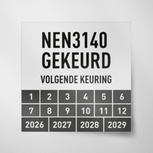 Vierkanten NEN3140 gekeurd keuringssticker in de kleur zwart met beginjaartal 2026